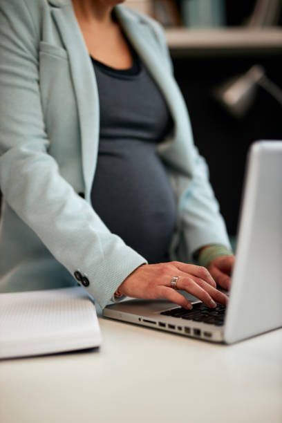 mujer embarazada portatil